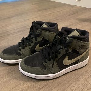Jordan 1 Mids
